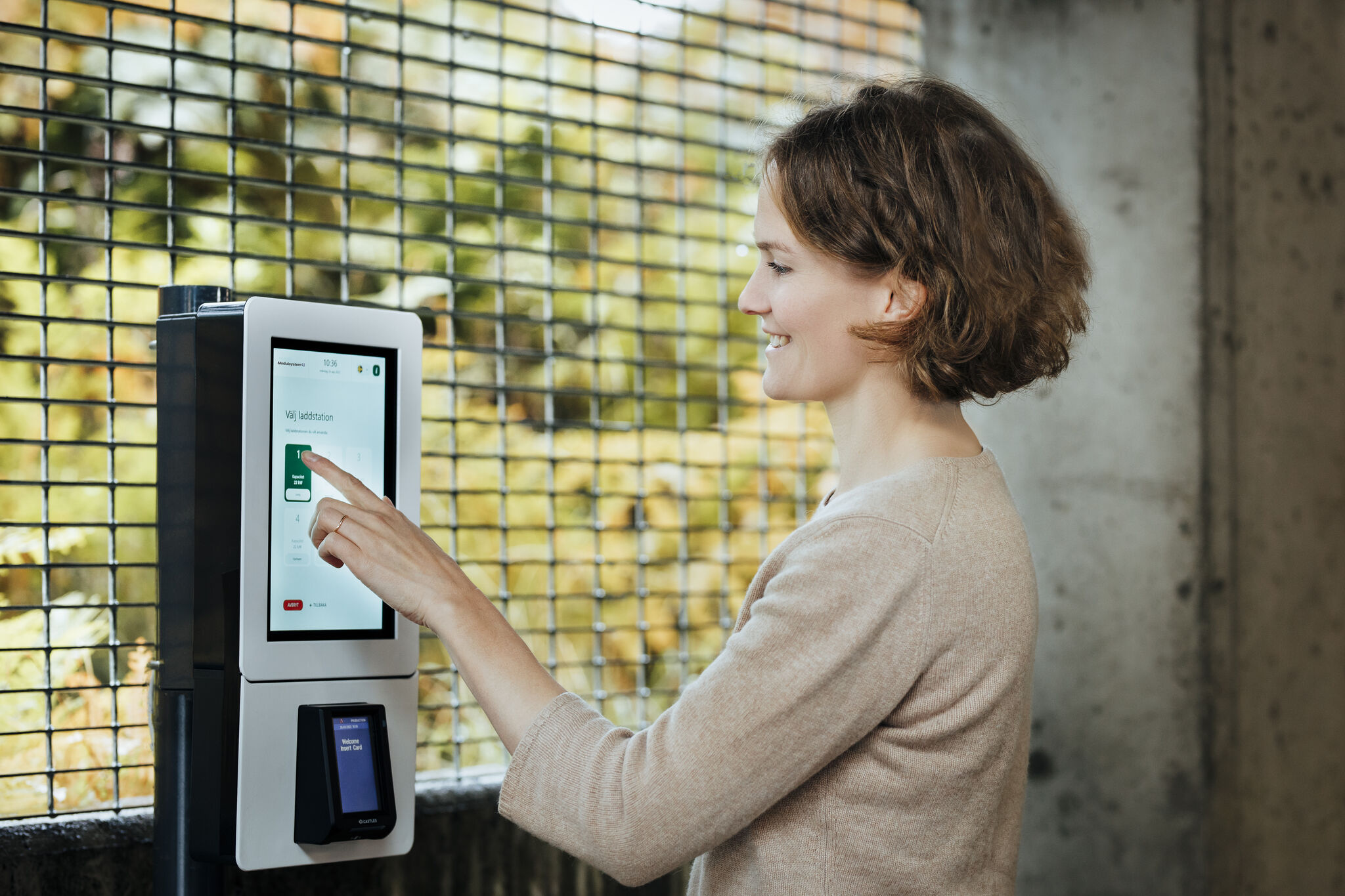 TouchPayGo yhdistää helpon korttimaksun pysäköintiin ja lataukseen